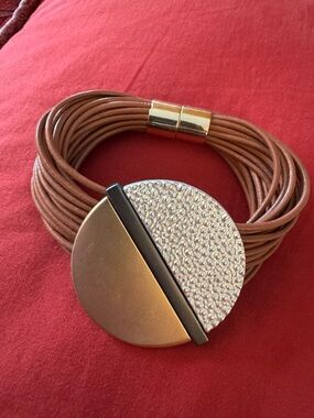 Stylish Brown Multi-Strand Leather Bracelet with Two-Tone Disc Accent